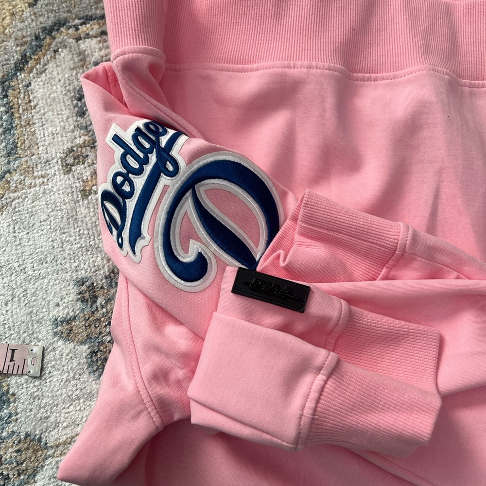 Pink Women's Los Angeles Dodgers zip up hoodie with Blue Logo - Picture 6 of 9